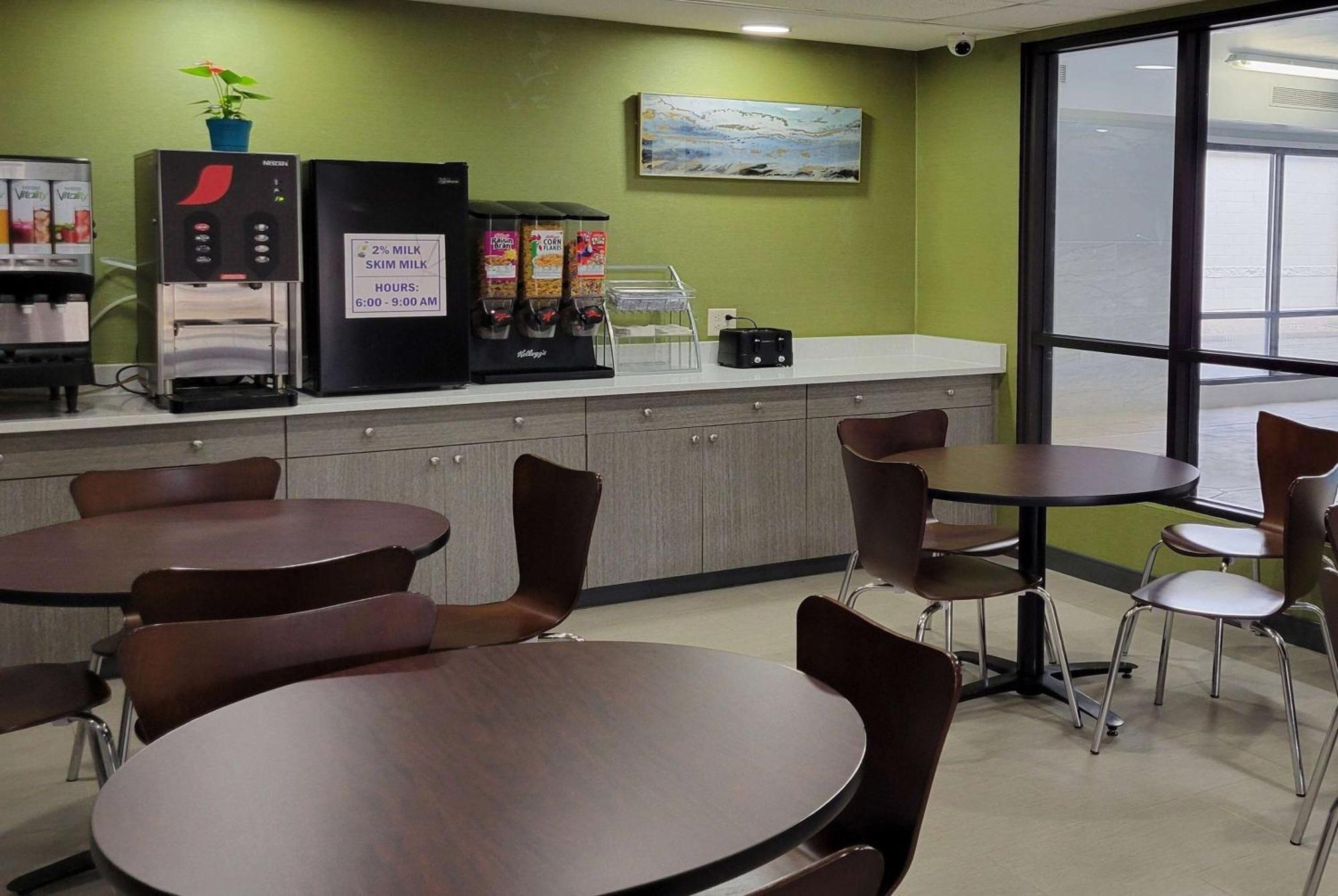 Super 8 By Wyndham Aurora/Naperville Area Luaran gambar